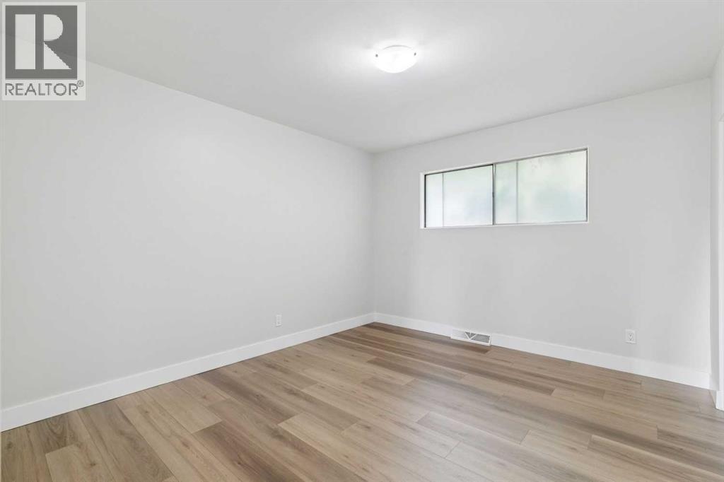 10415 8 Street SW - 14