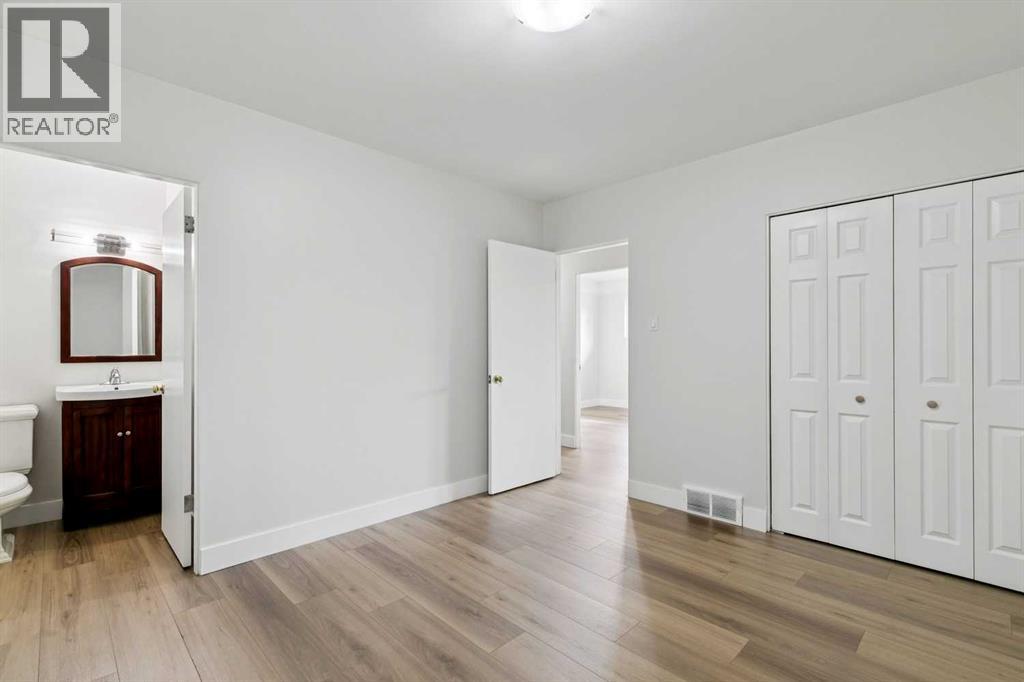 10415 8 Street SW - 16