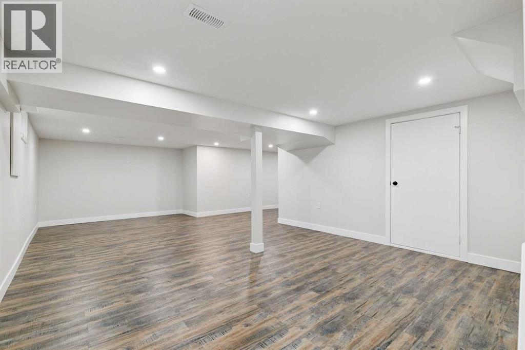 10415 8 Street SW - 18