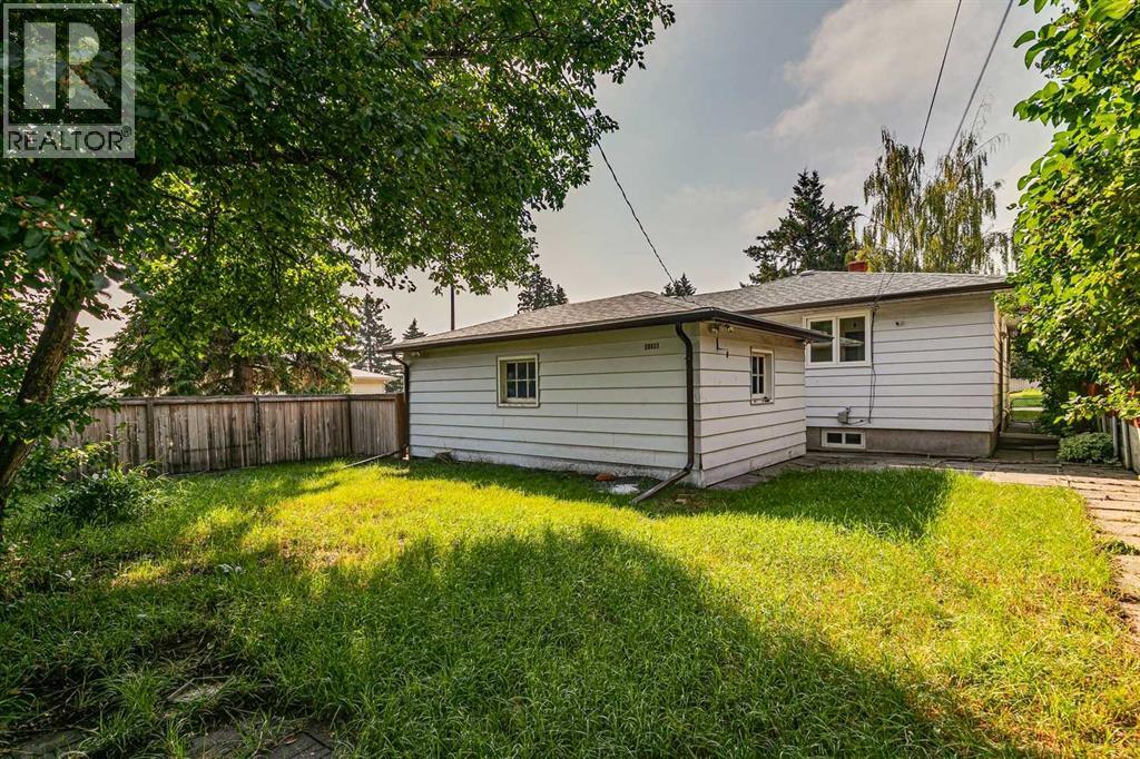 10415 8 Street SW - 26