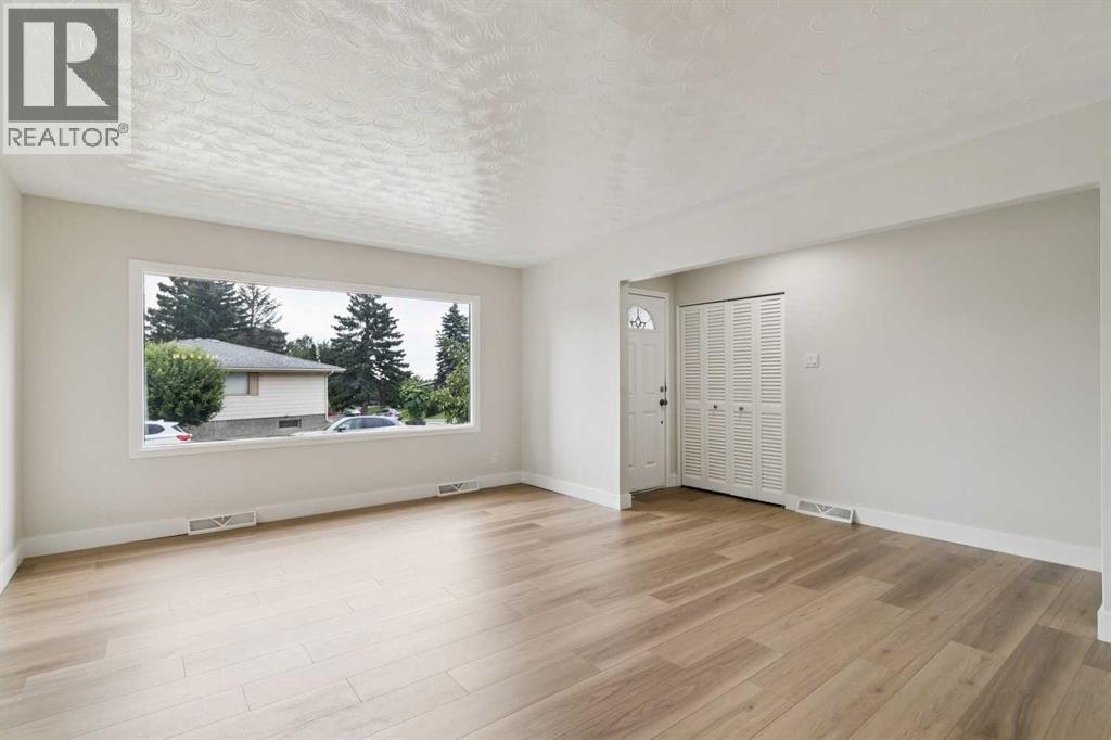 10415 8 Street SW - 4