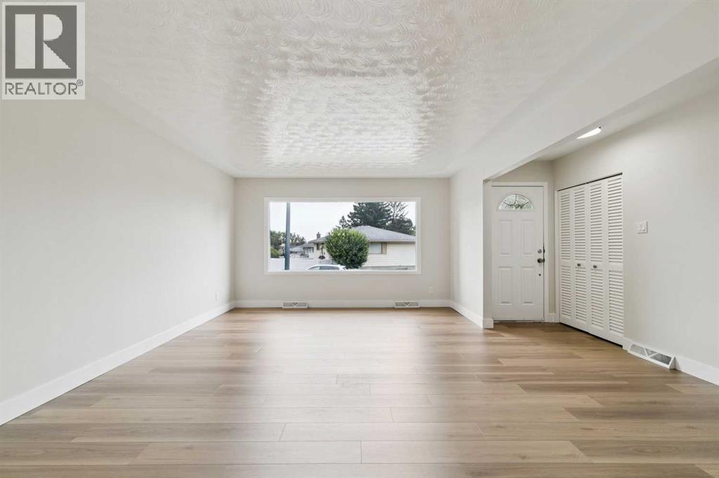 10415 8 Street SW - 5