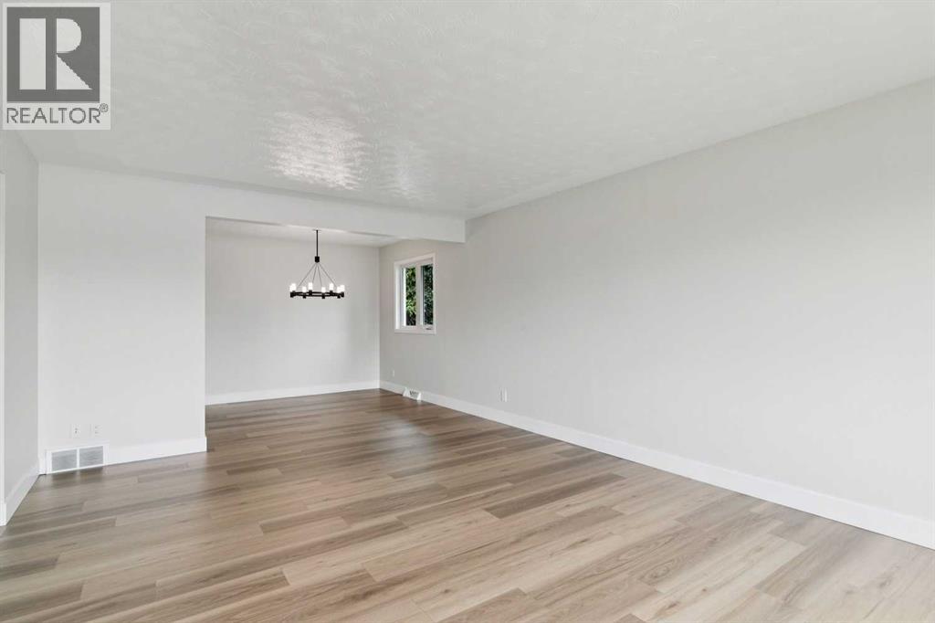 10415 8 Street SW - 6