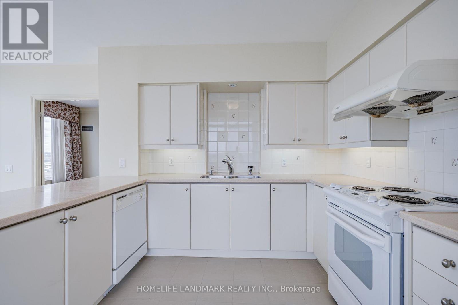 #LP115 9017 LESLIE STREET - 11
