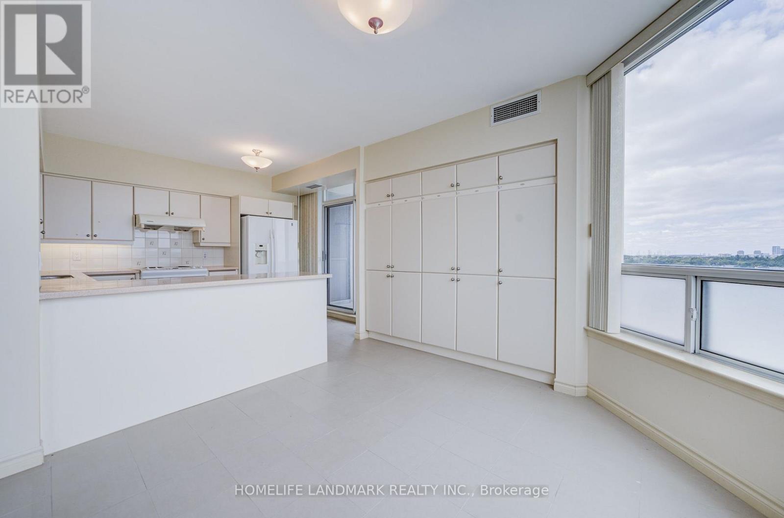 #LP115 9017 LESLIE STREET - 12