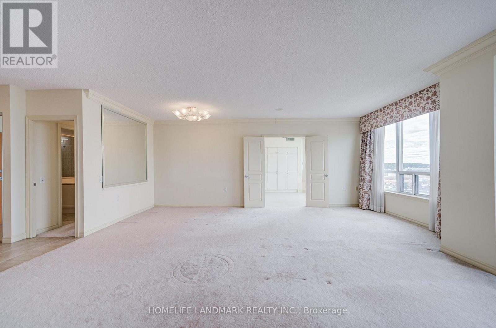 #LP115 9017 LESLIE STREET - 18