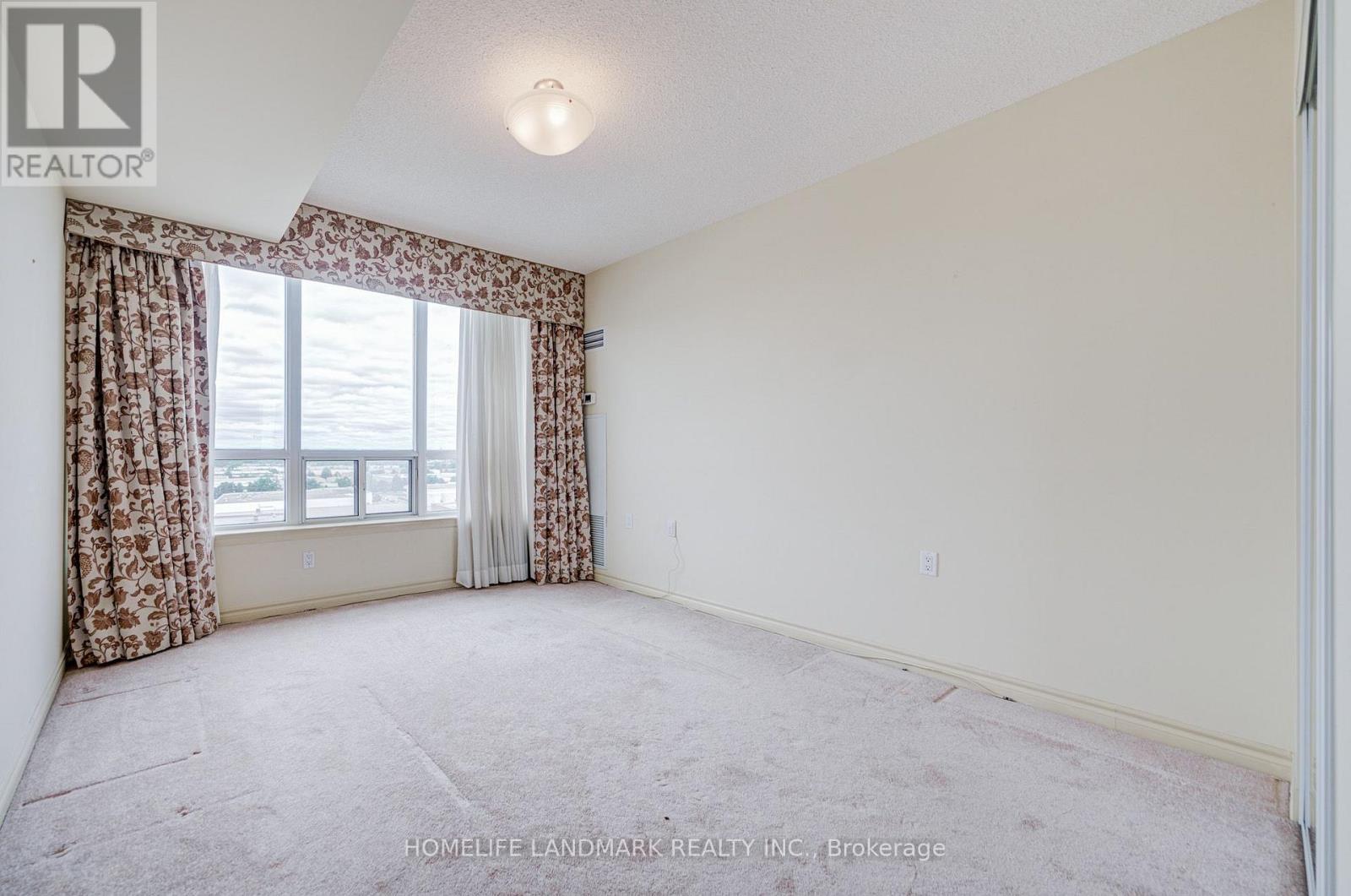 #LP115 9017 LESLIE STREET - 33