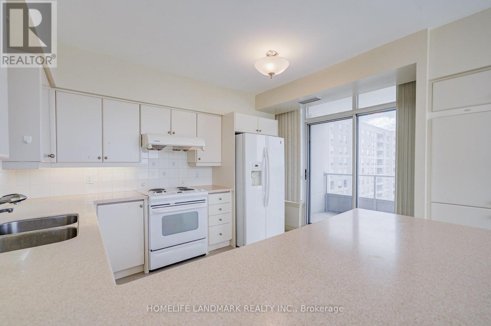 #LP115 9017 LESLIE STREET - 8