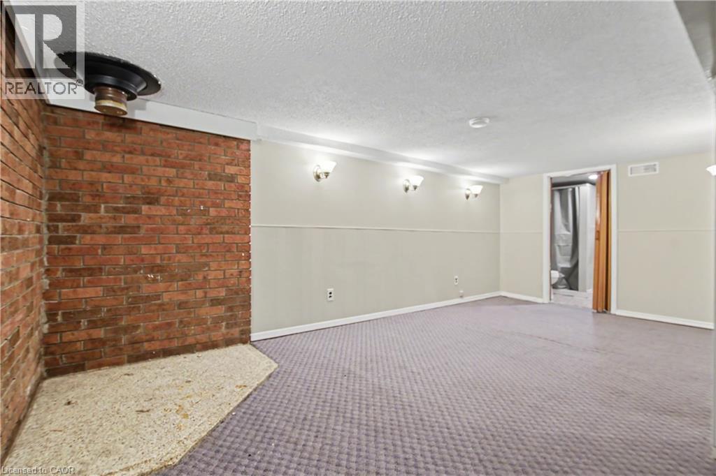 279 OTTAWA Street S - Image 25
