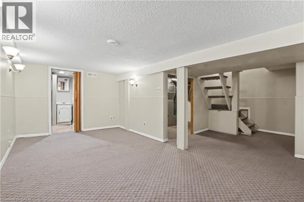 279 OTTAWA Street S - Image 26