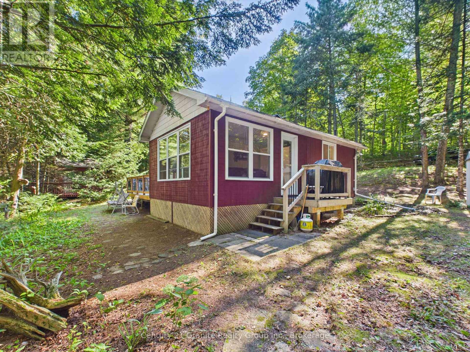 1045 HERITAGE LANE - 1