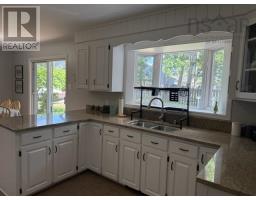 Family room - 254 Hollingsworth Drive, Bridgewater, NS B4V3V2 Photo 9