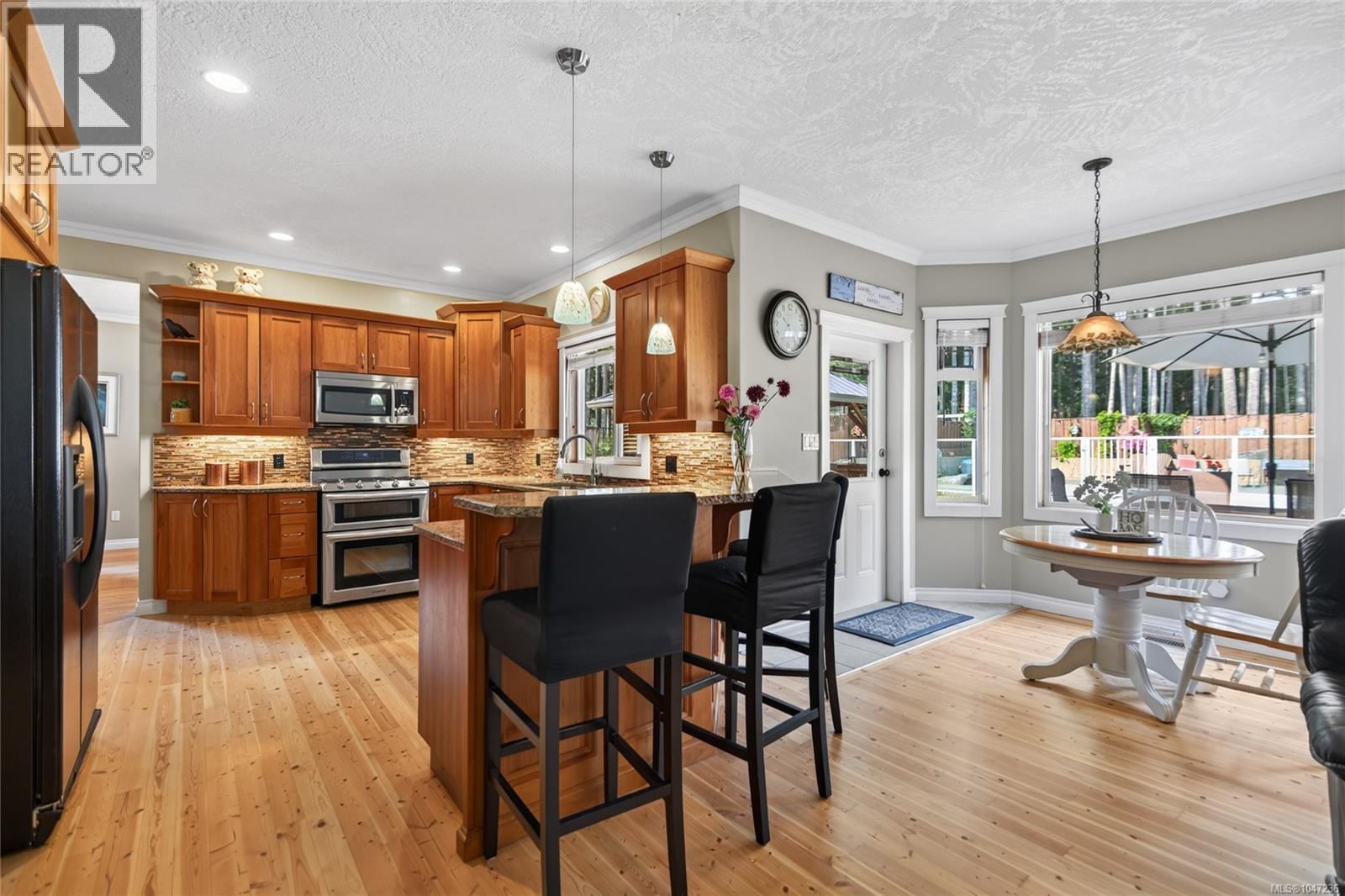2042 Stevedor Rd - Image 17