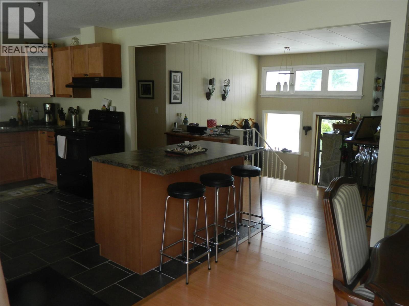 384 6 Highway S - Image 7