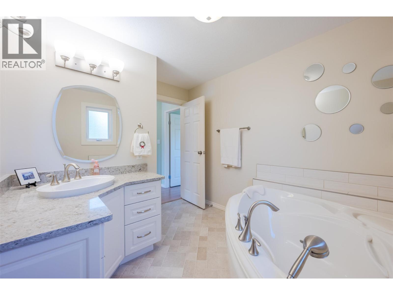 9931 CANYON VIEW Road, Summerland