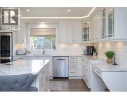 Entrance - 7859 Simpson Rd, Central Saanich, BC V8M2H3 Photo 15