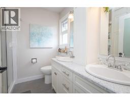 7859 Simpson Rd, Central Saanich, BC V8M2H3 Photo 23
