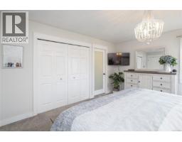 7859 Simpson Rd, Central Saanich, BC V8M2H3 Photo 22
