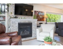 7859 Simpson Rd, Central Saanich, BC V8M2H3 Photo 19