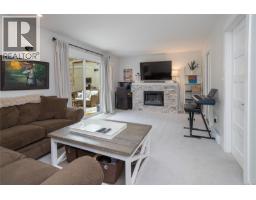 7859 Simpson Rd, Central Saanich, BC V8M2H3 Photo 18