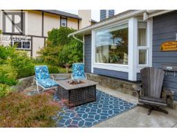 7859 Simpson Rd, Central Saanich, BC V8M2H3 Photo 36