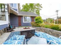 7859 Simpson Rd, Central Saanich, BC V8M2H3 Photo 37
