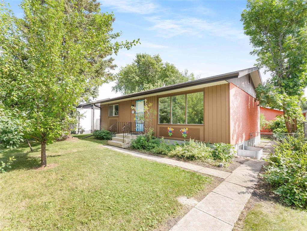 174 Hazelwood Crescent, Winnipeg, Manitoba, R2M4E6, Winnipeg, Manitoba — photo 1 of 5