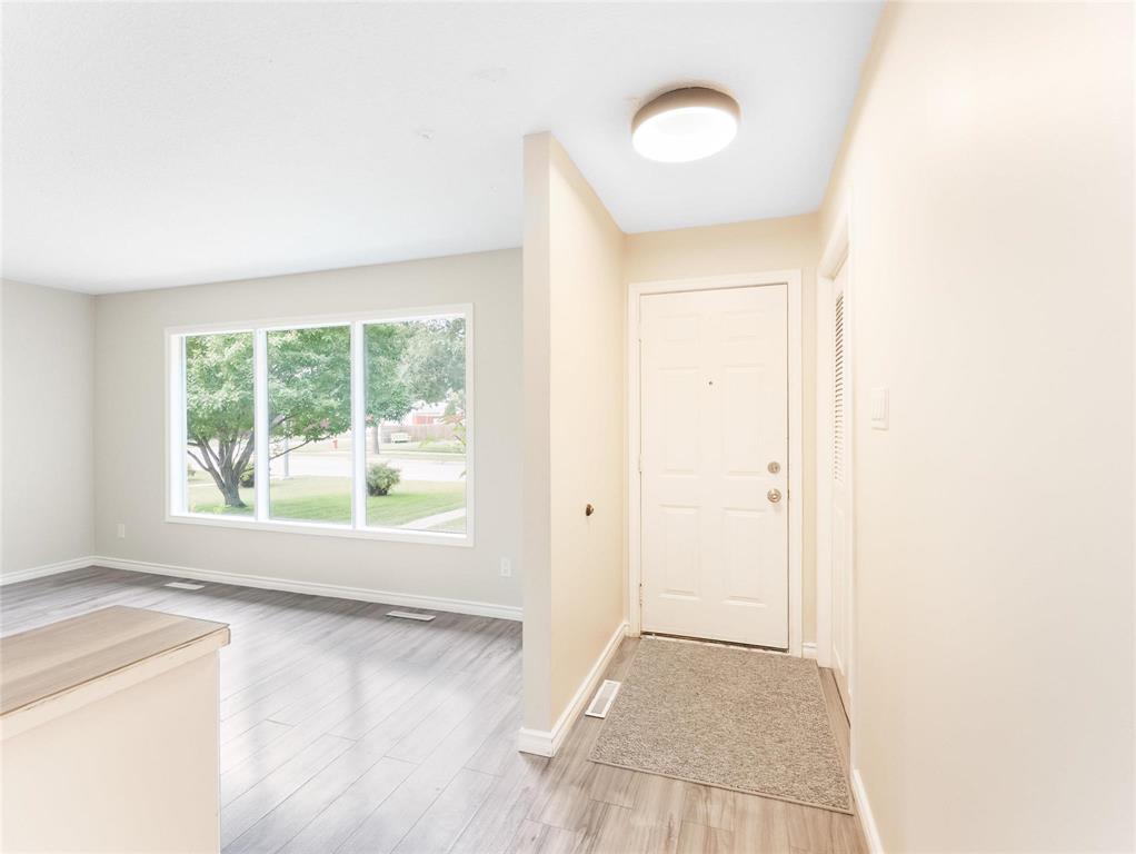174 Hazelwood Crescent, Winnipeg, Manitoba, R2M4E6, Winnipeg, Manitoba — photo 3 of 5