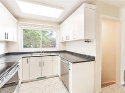 174 Hazelwood Crescent, Winnipeg, MB R2M4E6 Photo 13
