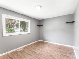 174 Hazelwood Crescent, Winnipeg, MB R2M4E6 Photo 15