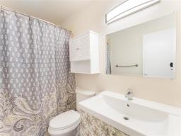 174 Hazelwood Crescent, Winnipeg, MB R2M4E6 Photo 19