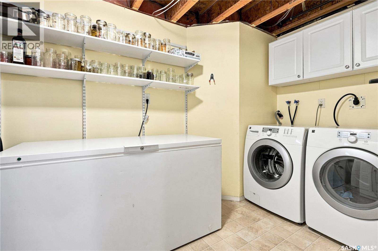 1030 ORCHID WAY N - Image 32