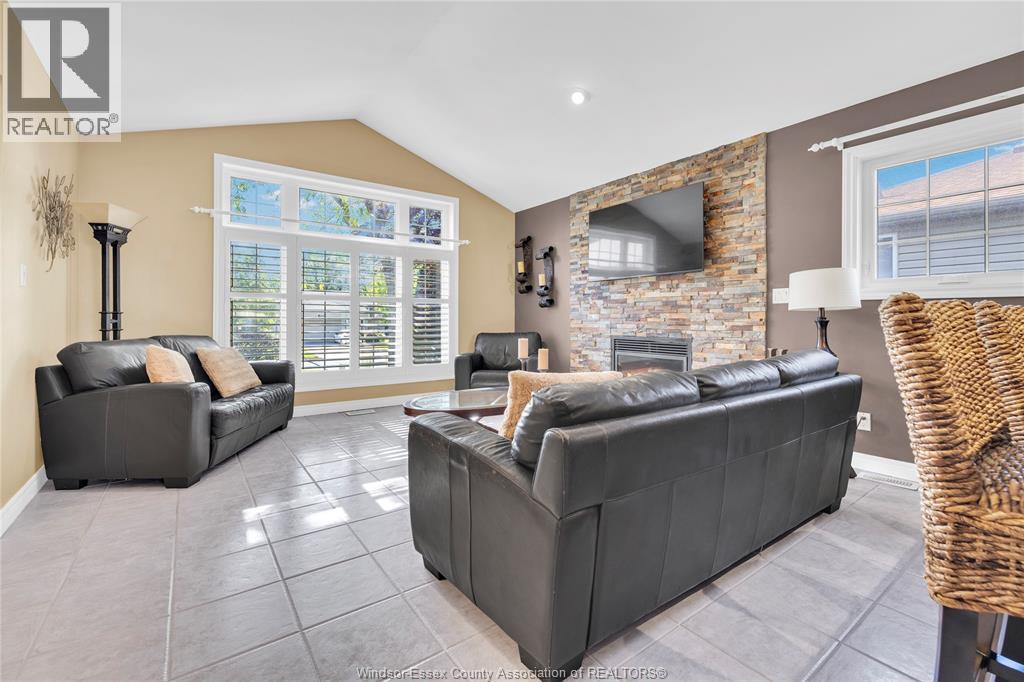 112 FAY COURT - 8