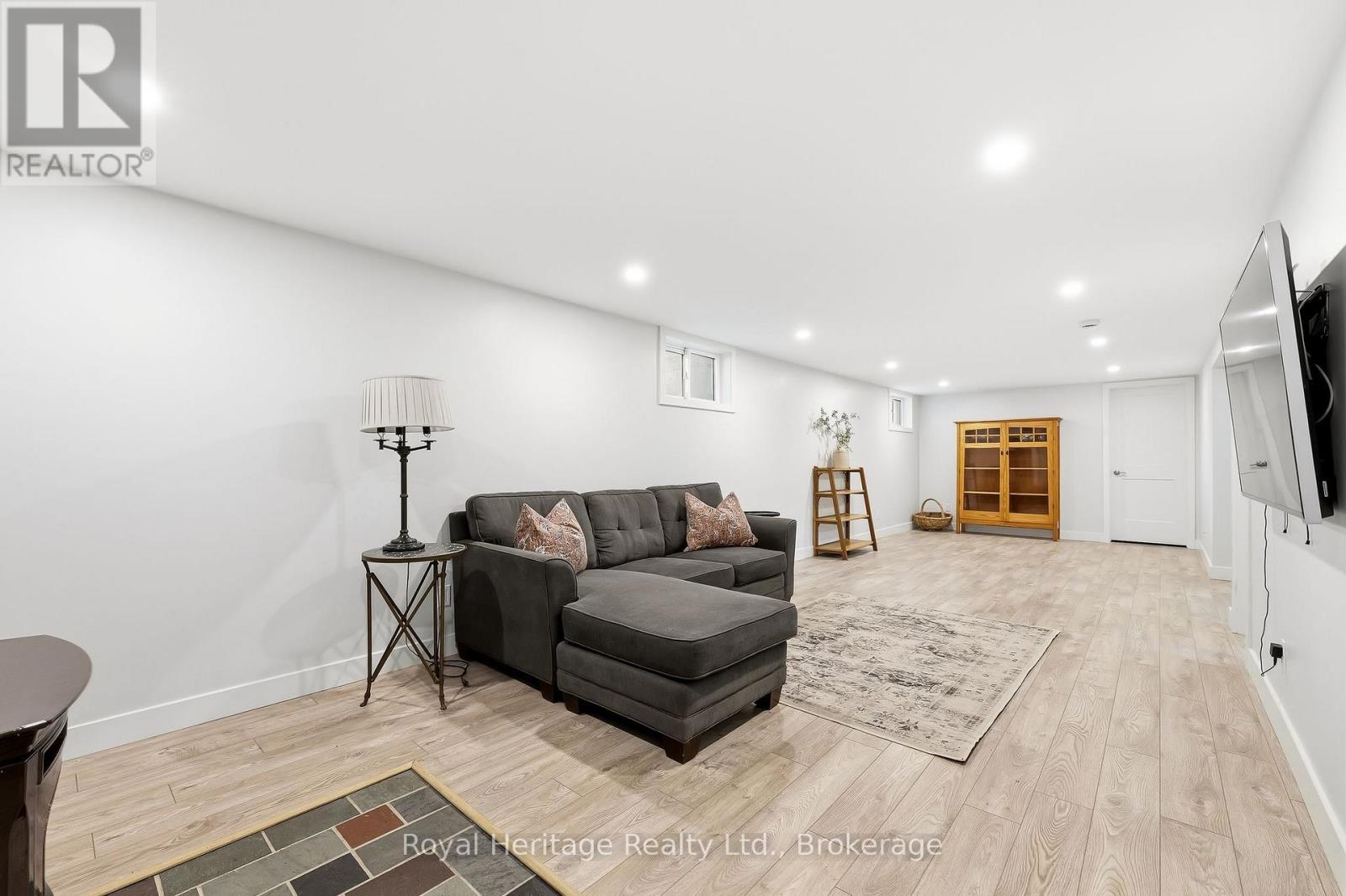 93 DIVISION STREET S - Image 21
