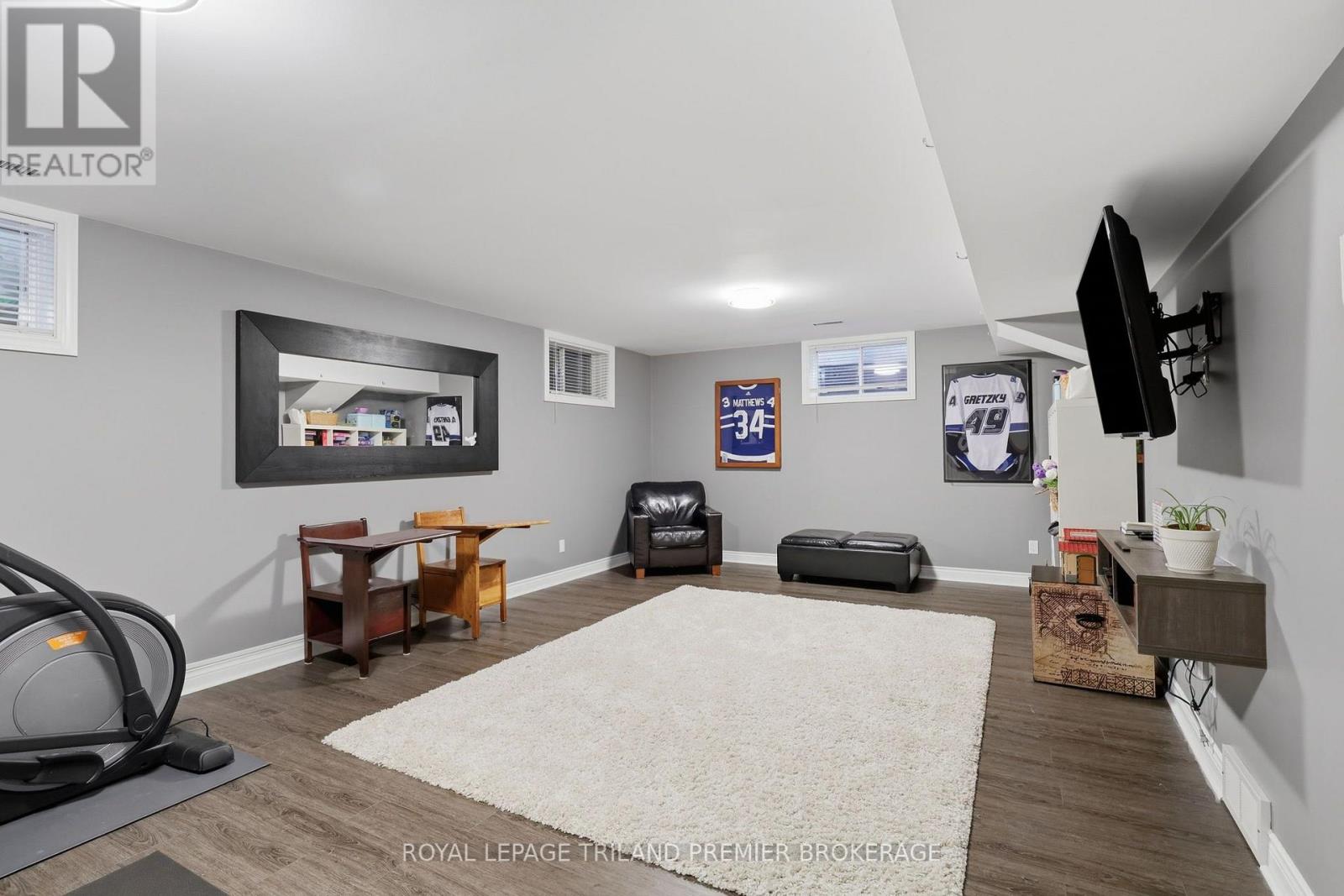 39 HUTCHINSON PLACE - 38