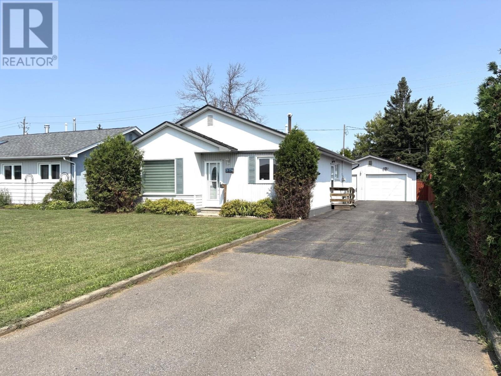 1213 Mary Street W - 1