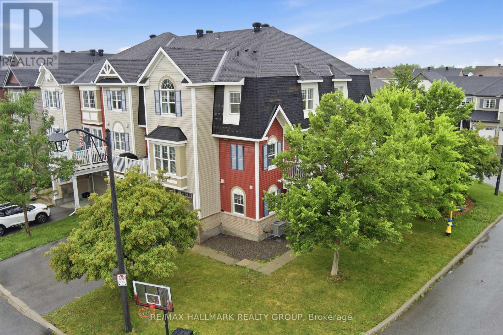 588 FOXLIGHT CIRCLE - 31
