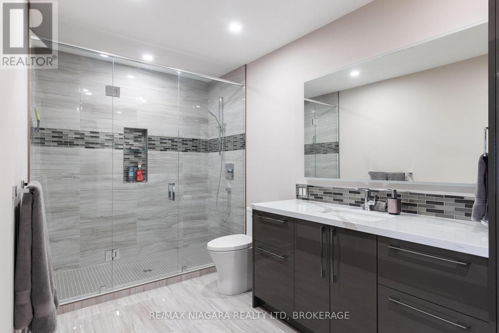 362 NIAGARA BOULEVARD - Image 33