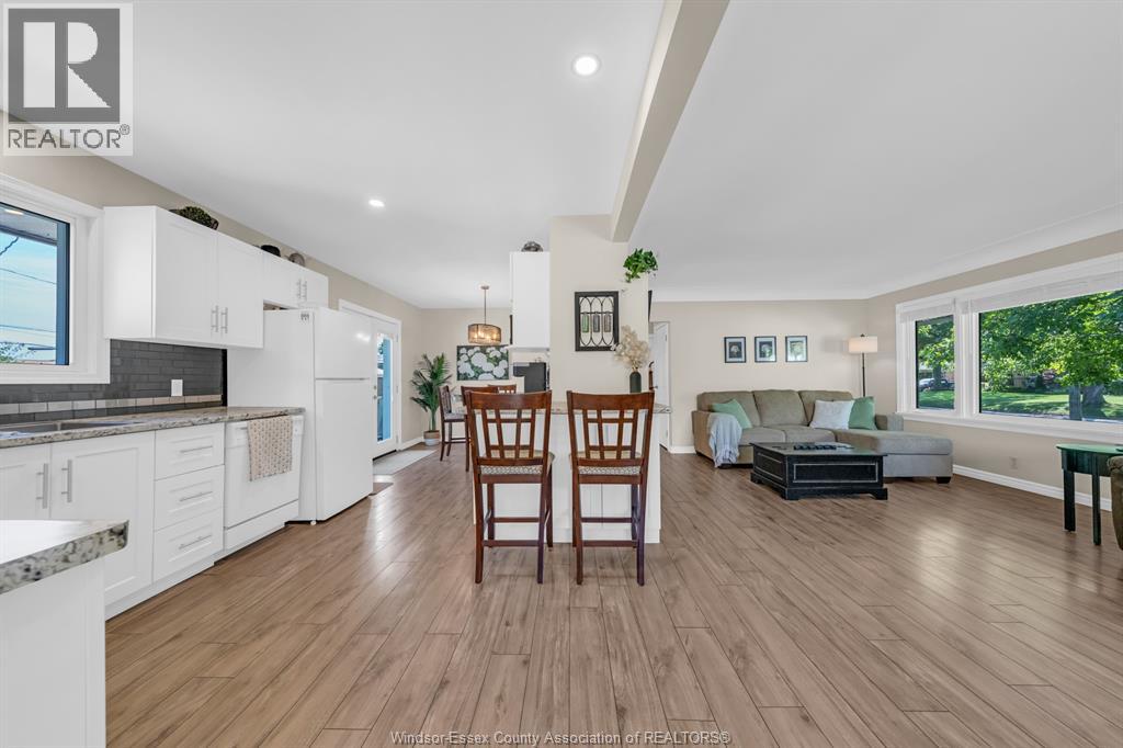 22 DANFORTH - 13