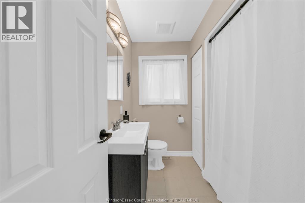 22 DANFORTH - Image 20
