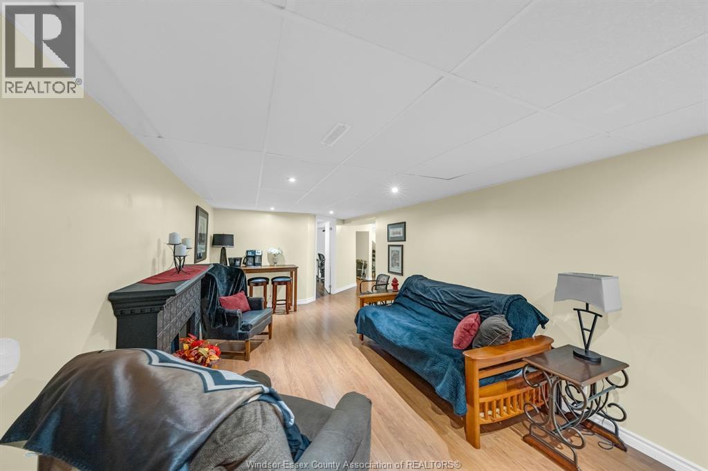 22 DANFORTH - Image 24