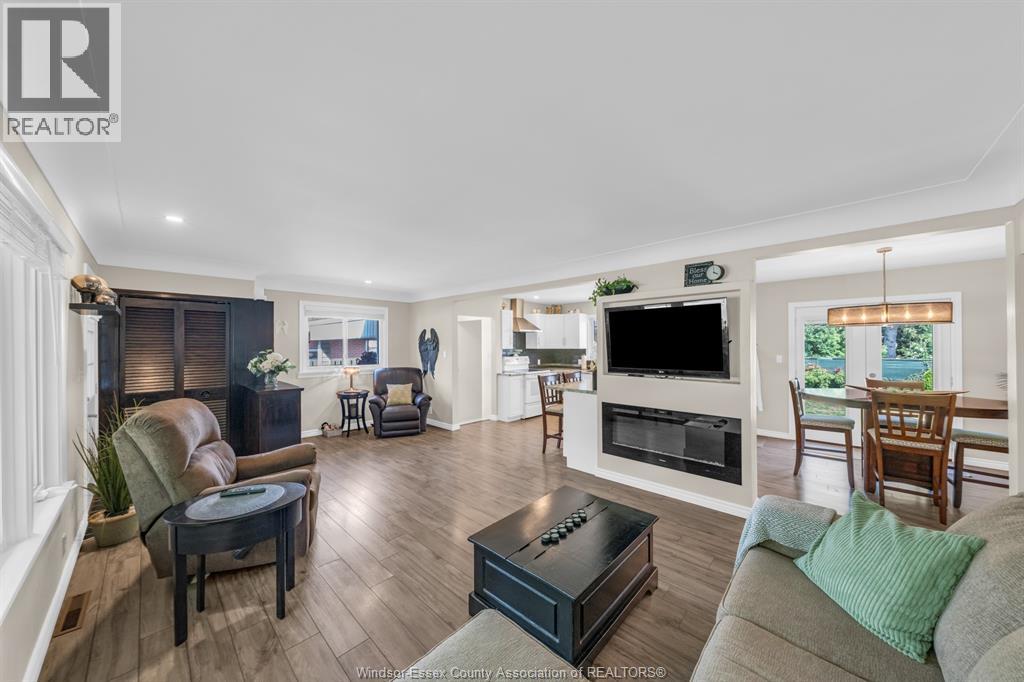22 DANFORTH - 3