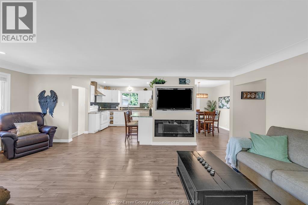 22 DANFORTH - 5