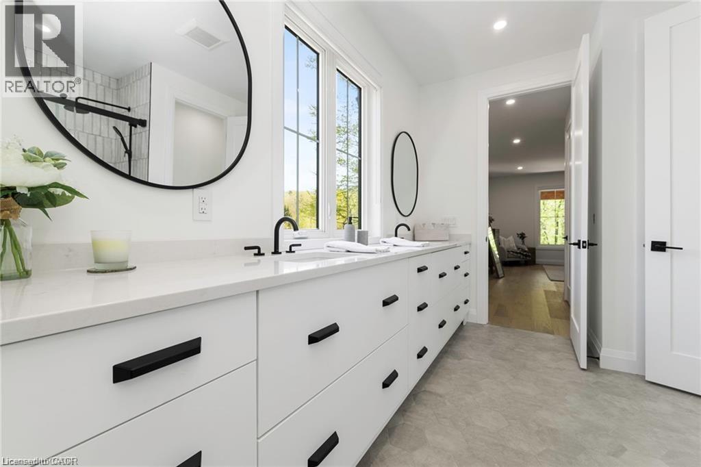 14 ST GEORGES Court - Image 36