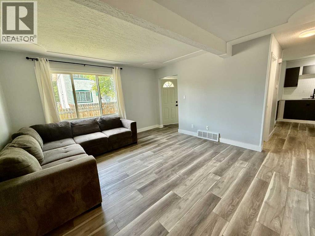 #25 110 Tamarack Avenue - 3