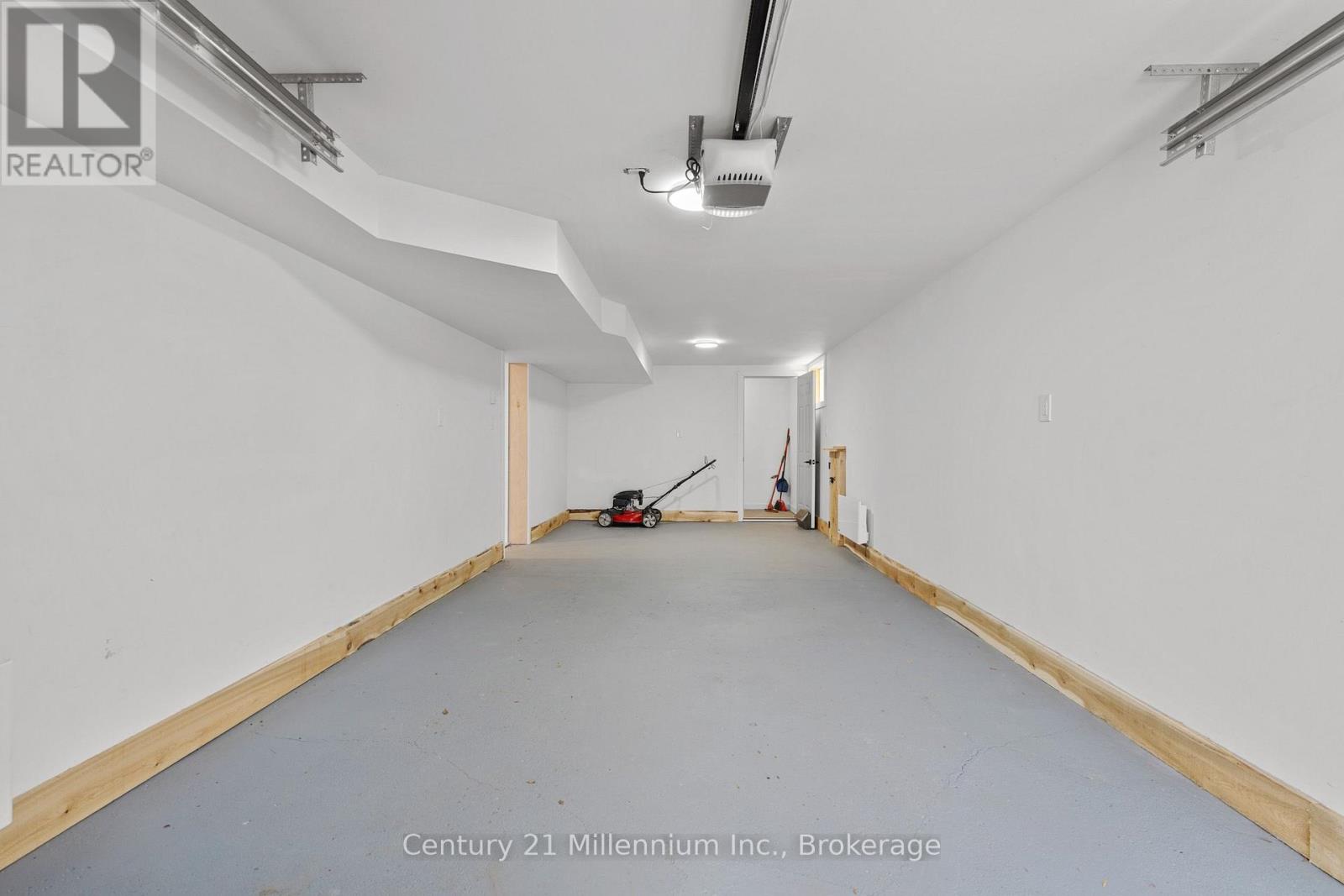 873 9TH AVENUE E - Image 22