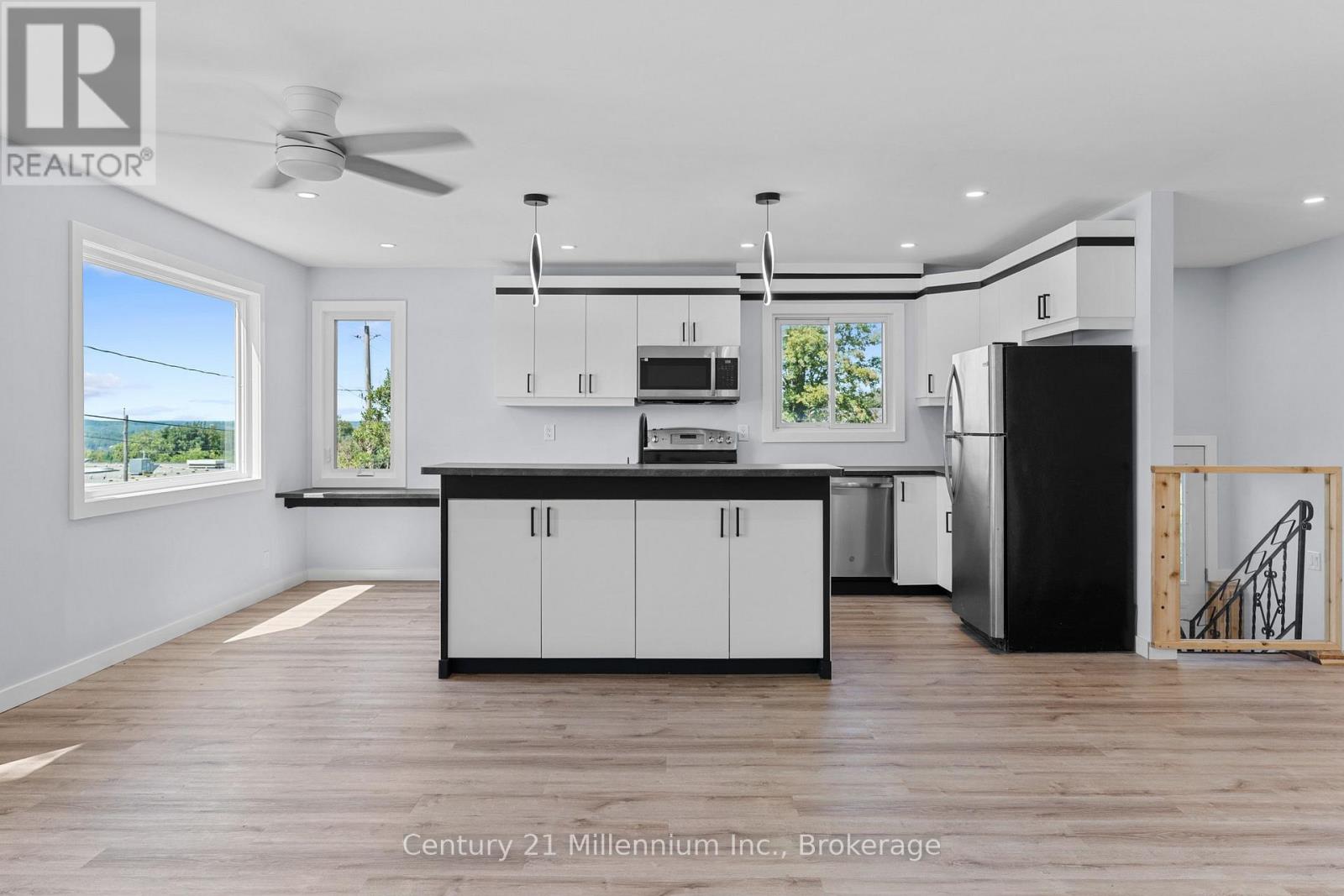 873 9TH AVENUE E - Image 30