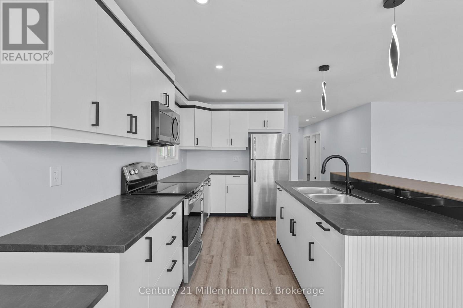 873 9TH AVENUE E - Image 33