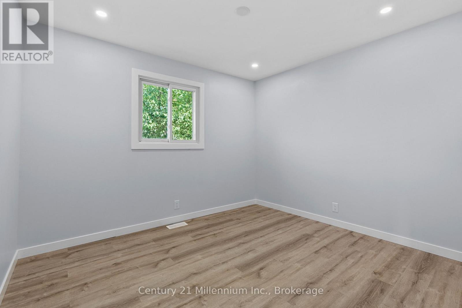 873 9TH AVENUE E - Image 37