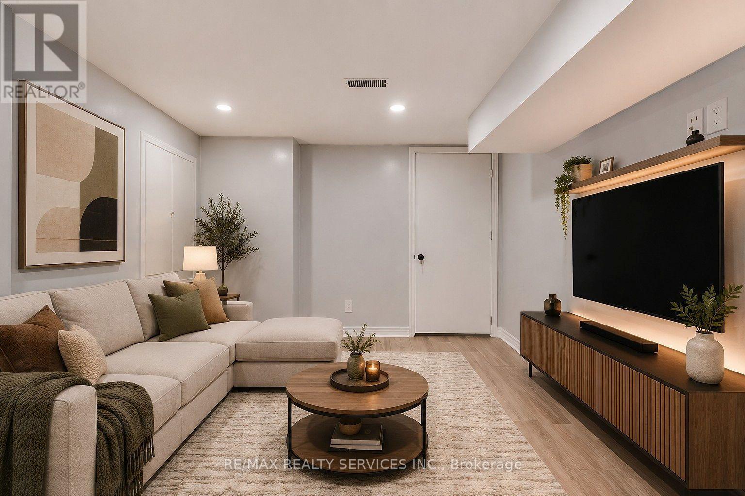Photo of 28 Manzanita Crescent
